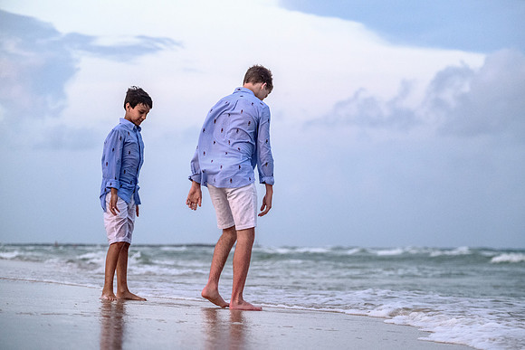Family photographer at the Island House Hotel Orange Beach