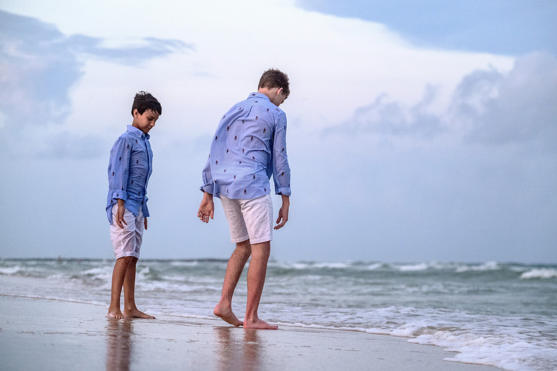 Family photographer at the Island House Hotel Orange Beach